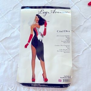 Cruella De Vil Diva 6 Piece Halloween Costume with Wig | Size Medium